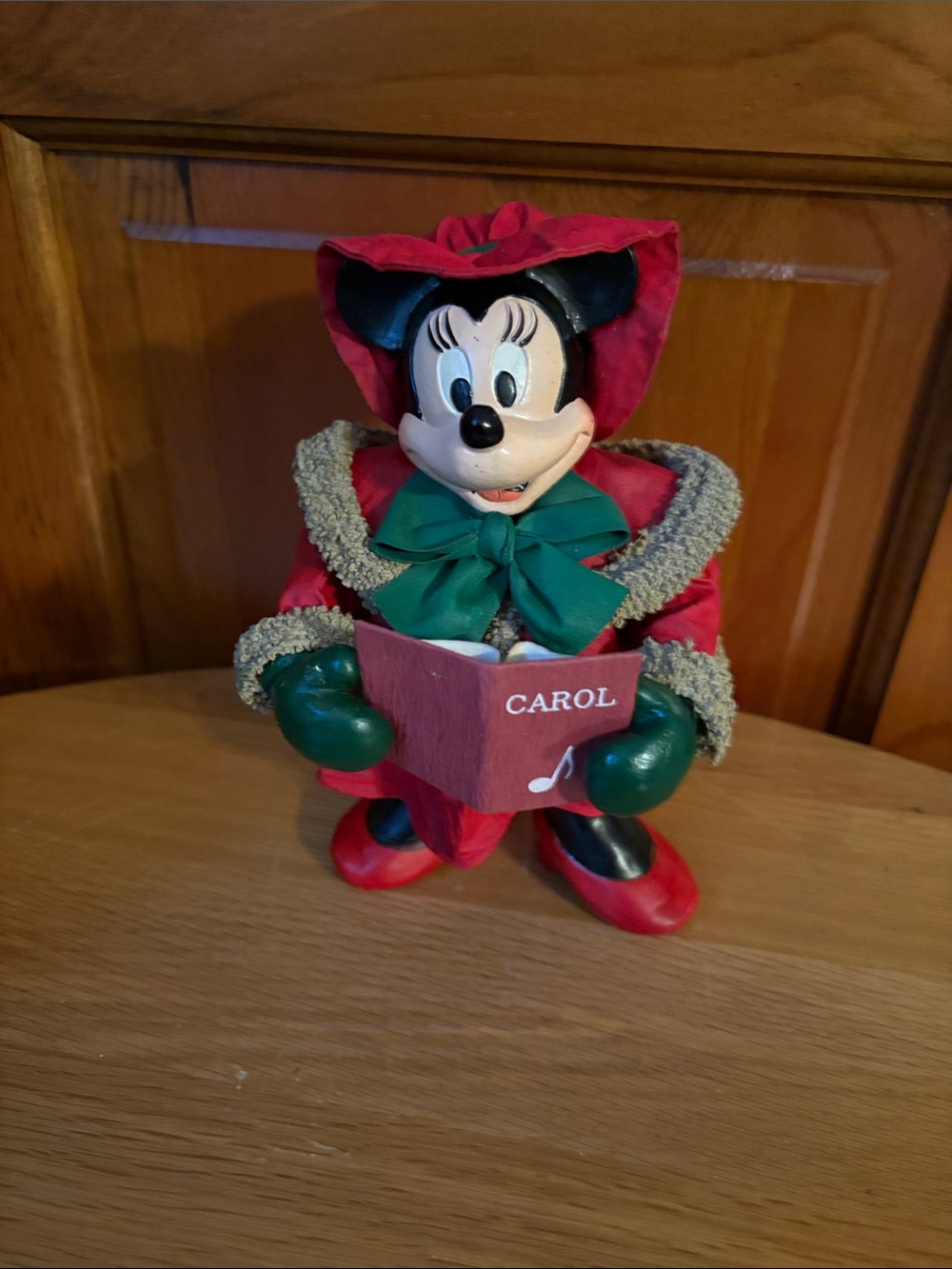 Minnie Mouse Caroller